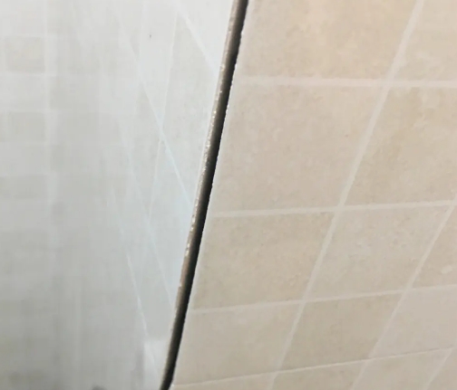 讷河瓷砖空鼓维修公司分享阳台瓷砖脱落的修复过程可以分为以下几个步骤